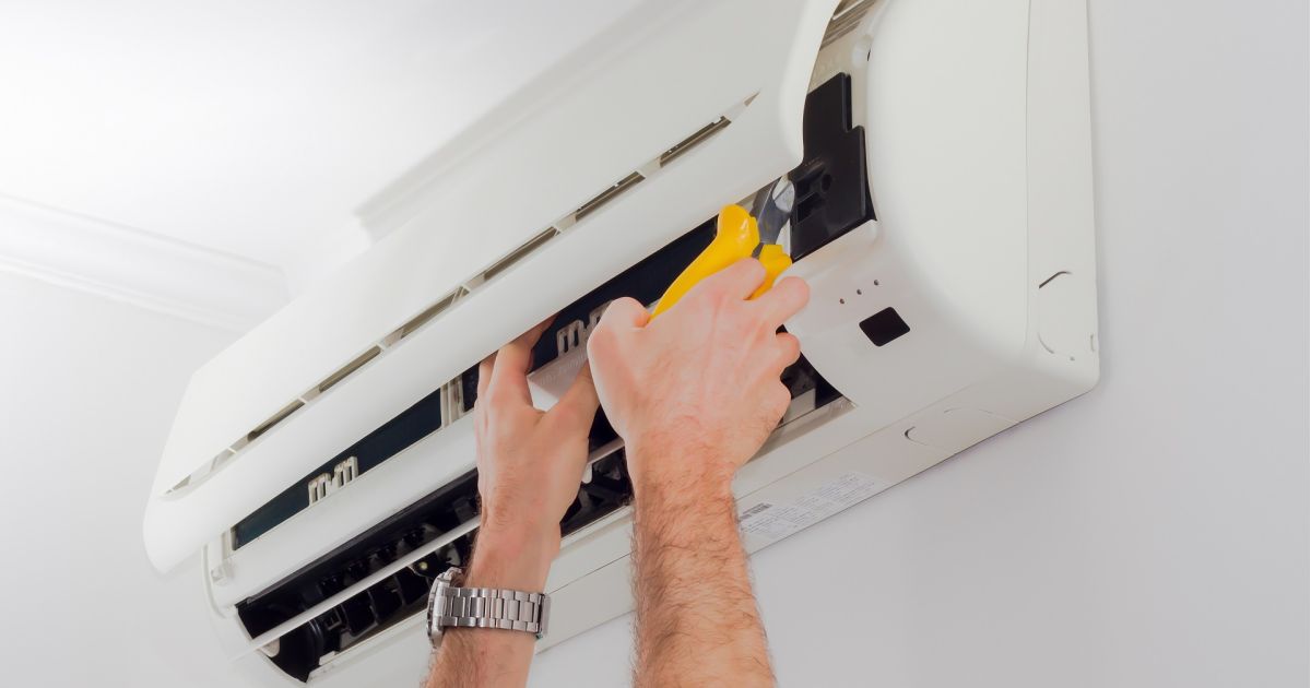 Solving AC Refrigerant Leaks In Abbotsford: Signs And Solutions 1 AC leak checking